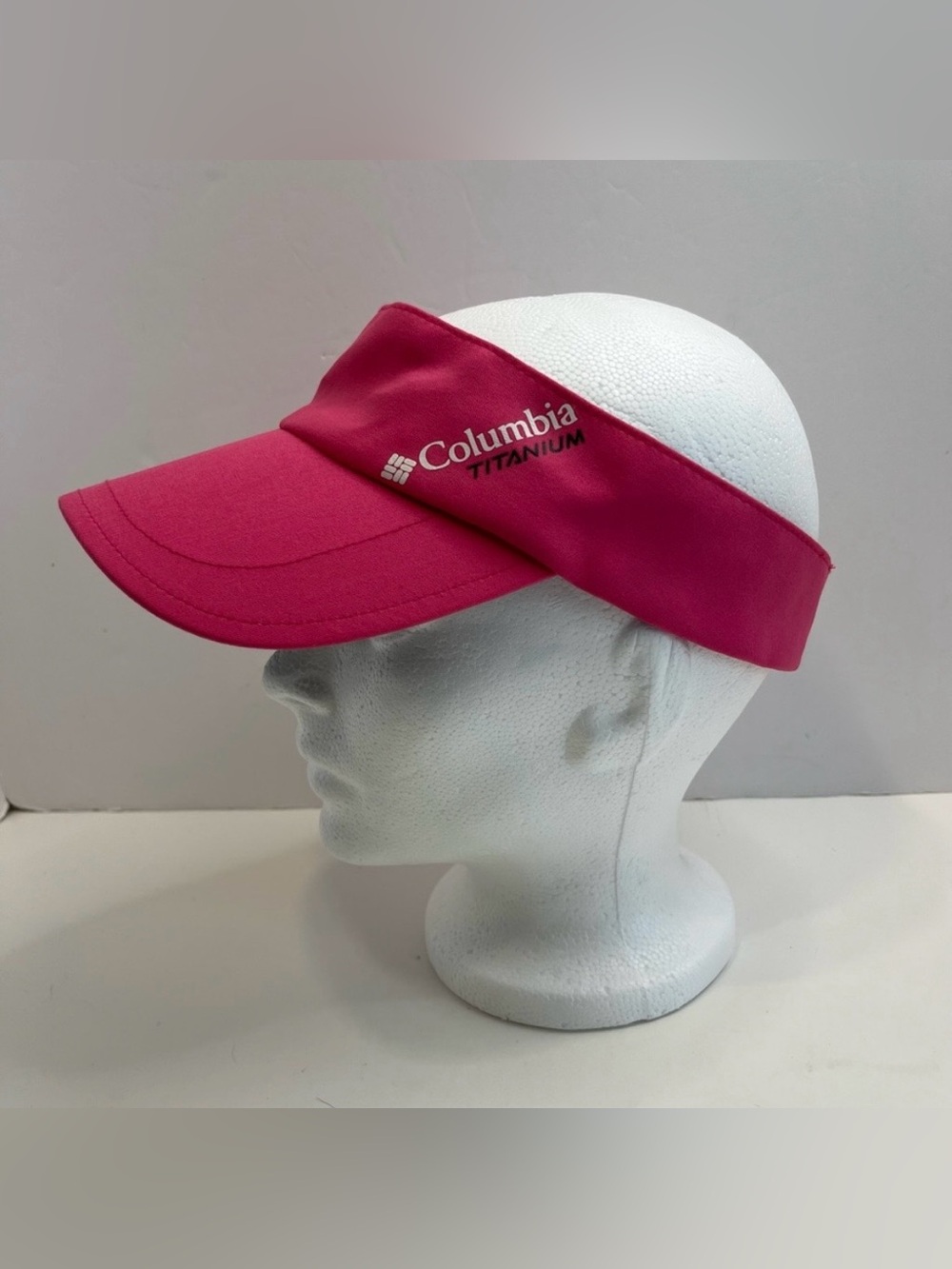 COLUMBIA pink titanium Visor hat NWOT women’s one size golf tennis sports